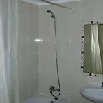 Beach Nearby Modern Apartment W 2 Bedrooms *