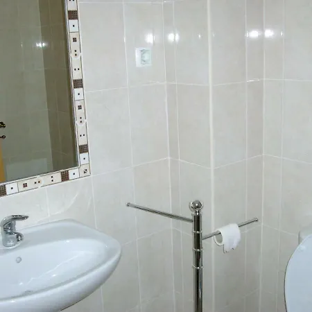 Beach Nearby Modern Apartment W 2 Bedrooms