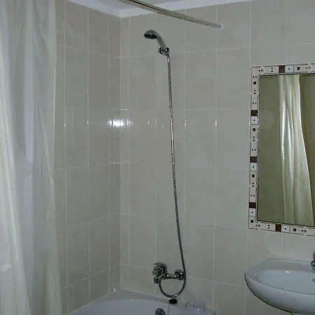 Beach Nearby Modern Apartment W 2 Bedrooms *